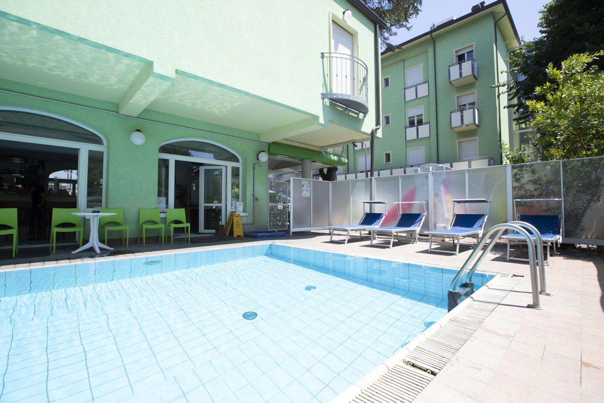 Residence Eurogarden Ріміні Екстер'єр фото