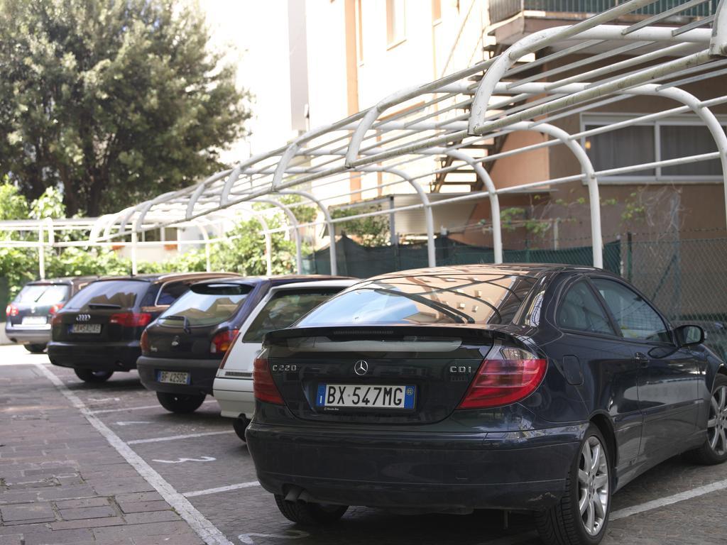 Residence Eurogarden Ріміні Екстер'єр фото