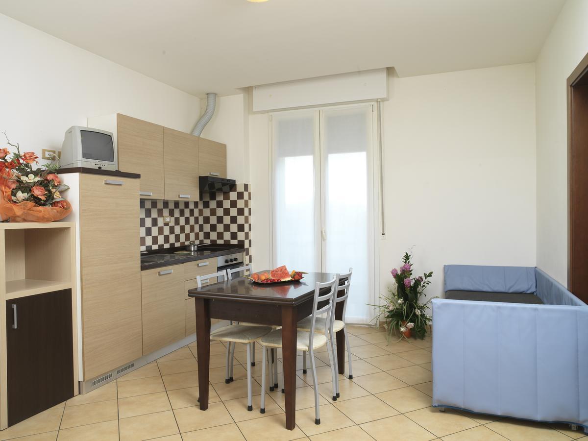 Residence Eurogarden Ріміні Екстер'єр фото
