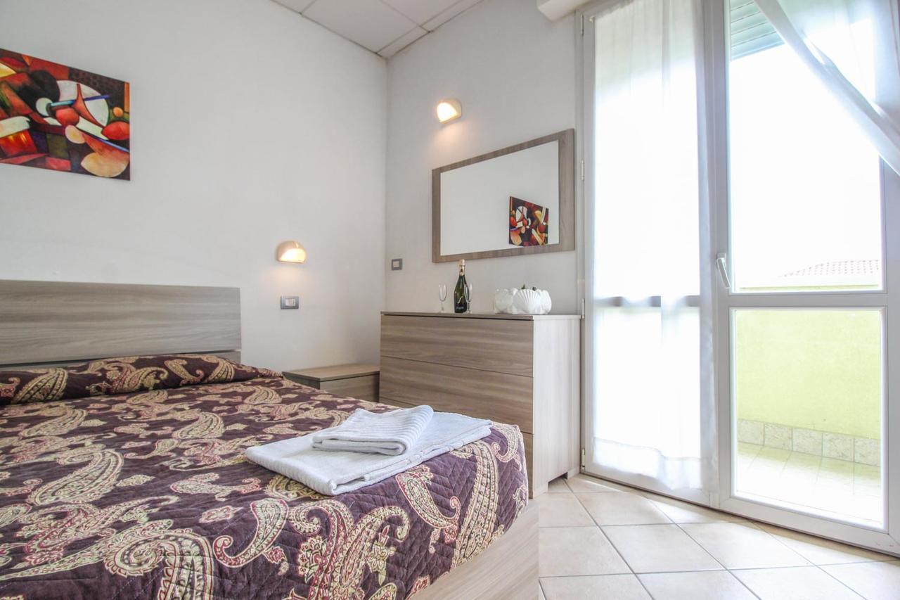 Residence Eurogarden Ріміні Екстер'єр фото