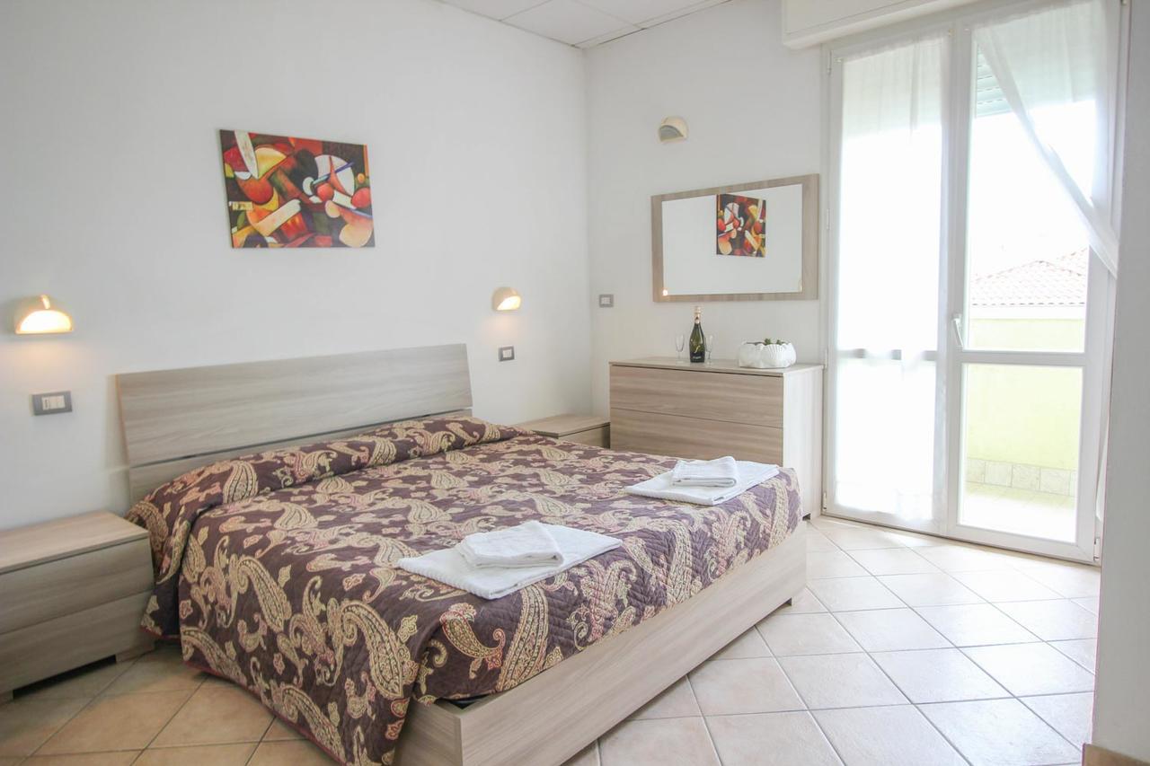 Residence Eurogarden Ріміні Екстер'єр фото